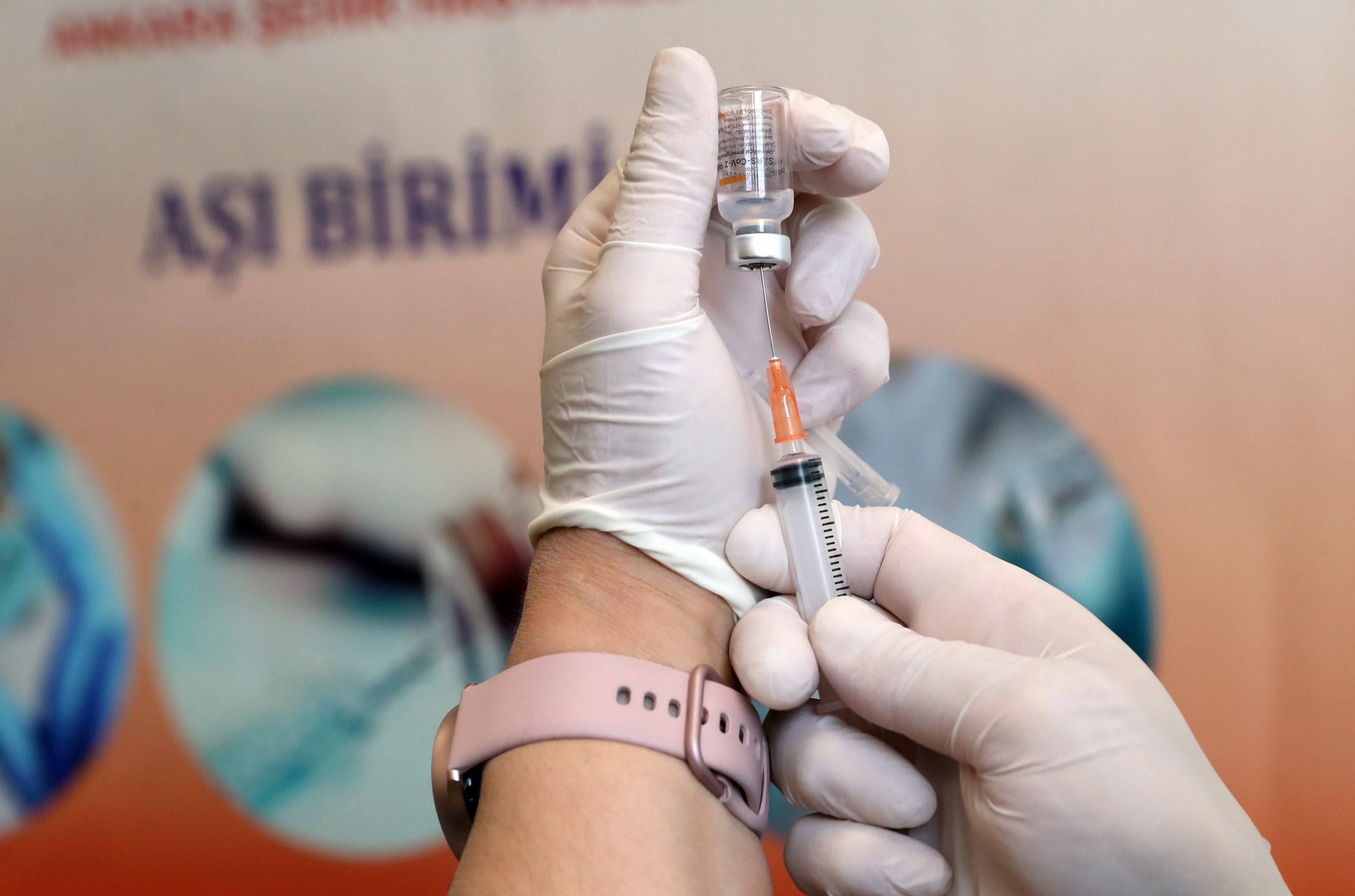 El segundo lote de vacunas COVID-19 de fabricación china llega a Turquía